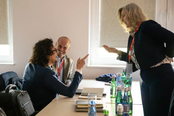 Networking i rozmowy przedstawicieli firm partnerskich podczas międzynarodowego spotkania RAEX w Multistal & Lohmann